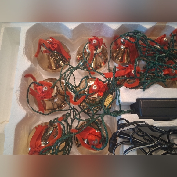 Vintage Ye Merrie Minstrel Caroling Christmas Bells 12 Musical 25 Songs Tested - Picture 2 of 4